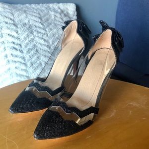 Black shinny high heels